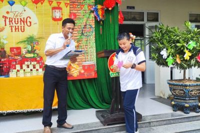 Trường THCS Tịnh Sơn tổ chức Chương trình “Vui Trung thu” cho các bạn thiếu nhi của trường.